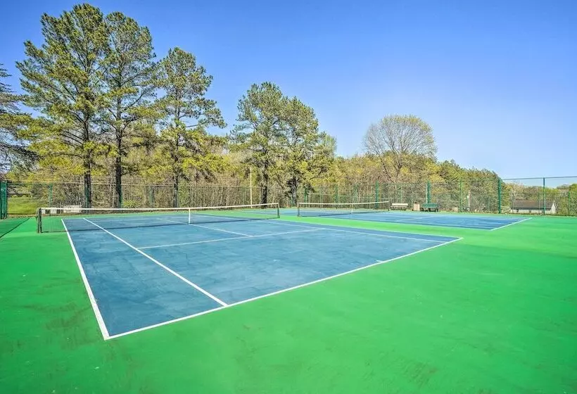 Charming Hedgesville Retreat W/ Deck + Fireplace!