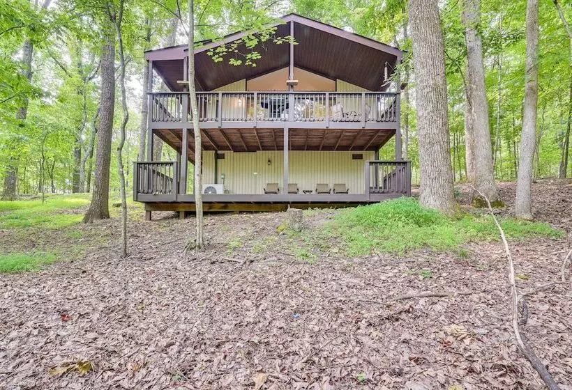 Charming Hedgesville Retreat W/ Deck + Fireplace!