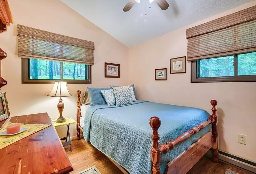 Charming Hedgesville Retreat W/ Deck + Fireplace!