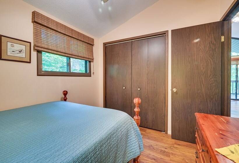 Charming Hedgesville Retreat W/ Deck + Fireplace!