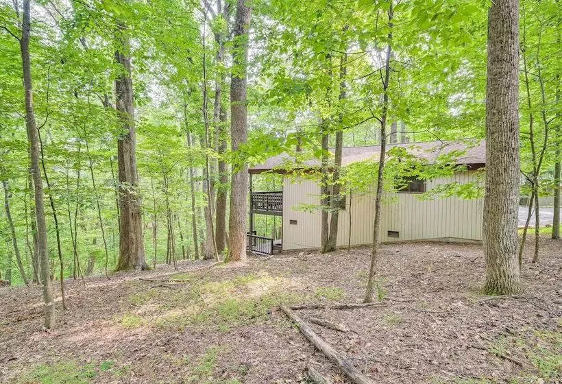 Charming Hedgesville Retreat W/ Deck + Fireplace!
