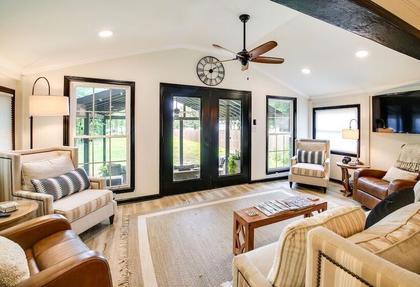 Lakefront Oasis W/ Patio In Hot Springs, Arkansas!