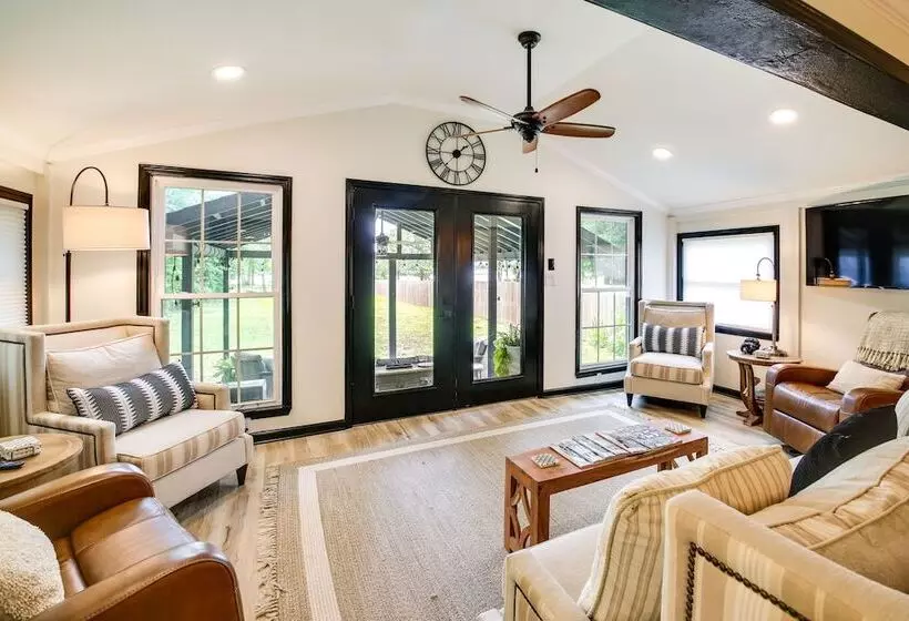 Lakefront Oasis W/ Patio In Hot Springs, Arkansas!