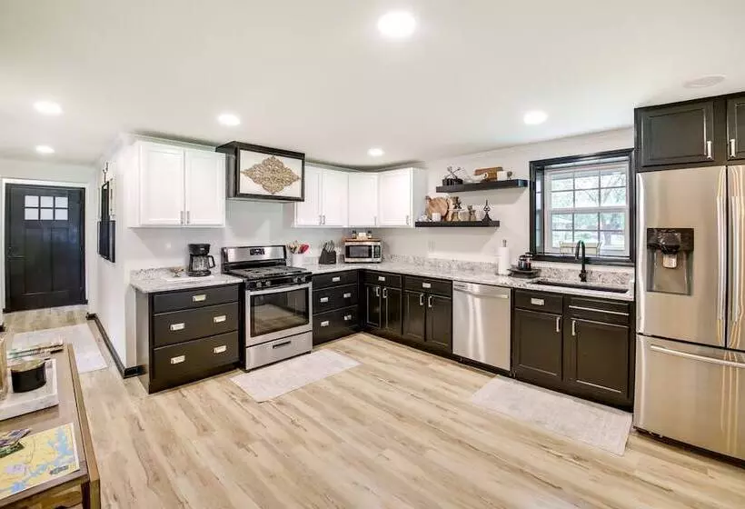 Lakefront Oasis W/ Patio In Hot Springs, Arkansas!