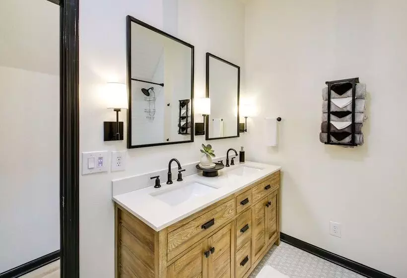 Lakefront Oasis W/ Patio In Hot Springs, Arkansas!