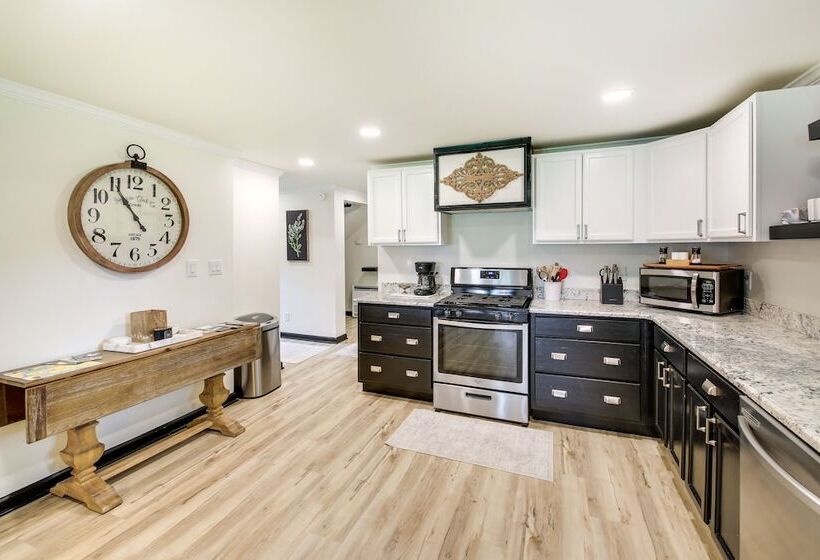 Lakefront Oasis W/ Patio In Hot Springs, Arkansas!