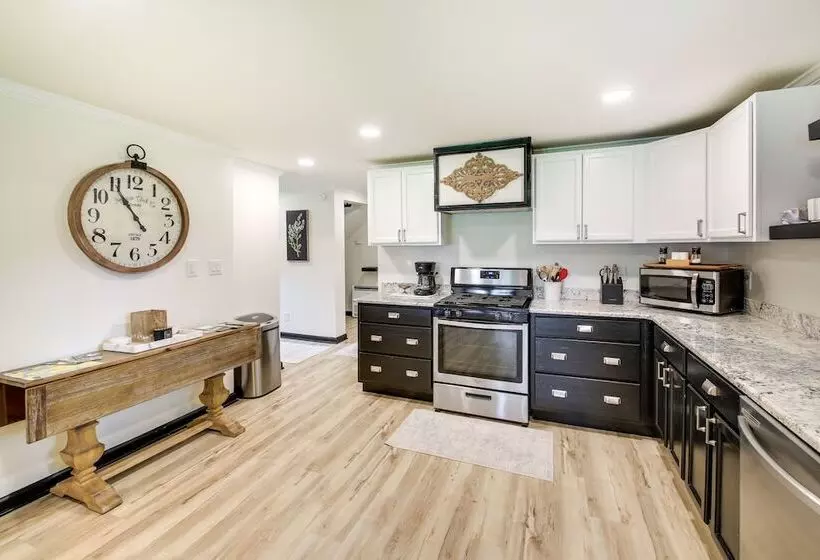 Lakefront Oasis W/ Patio In Hot Springs, Arkansas!