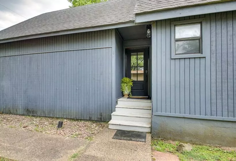 Lakefront Oasis W/ Patio In Hot Springs, Arkansas!