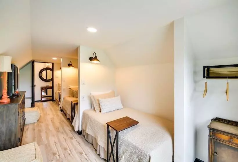 Lakefront Oasis W/ Patio In Hot Springs, Arkansas!