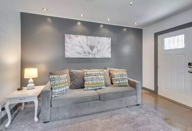 Charming Springfield Home: 2 Mi To Downtown