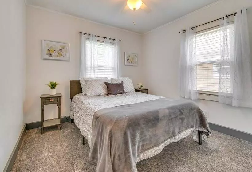 Charming Springfield Home: 2 Mi To Downtown