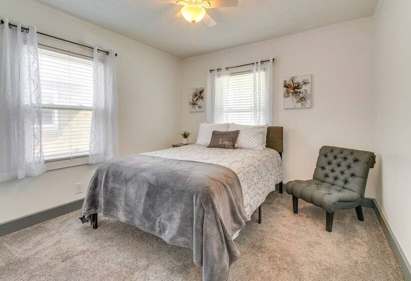 Charming Springfield Home: 2 Mi To Downtown