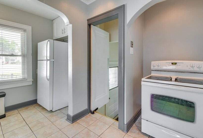 Charming Springfield Home: 2 Mi To Downtown