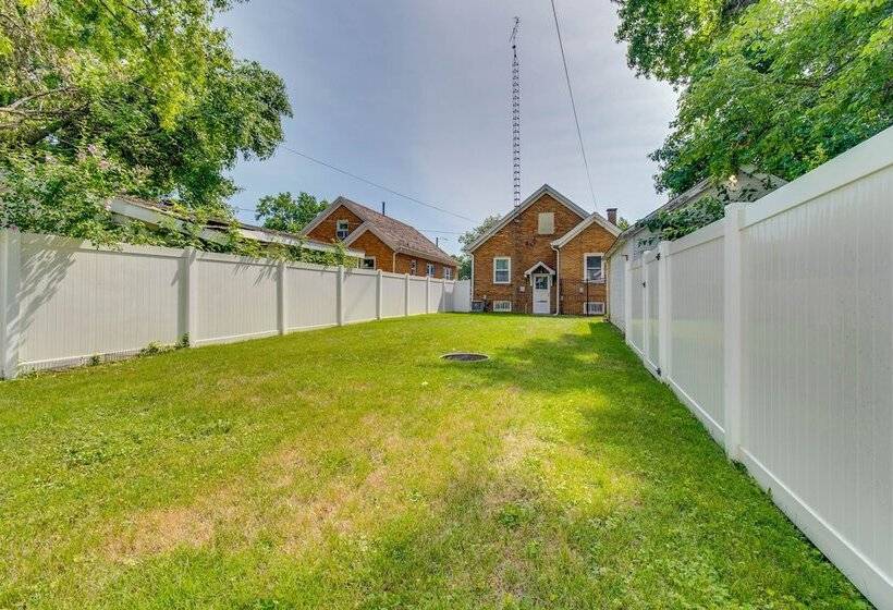 Charming Springfield Home: 2 Mi To Downtown