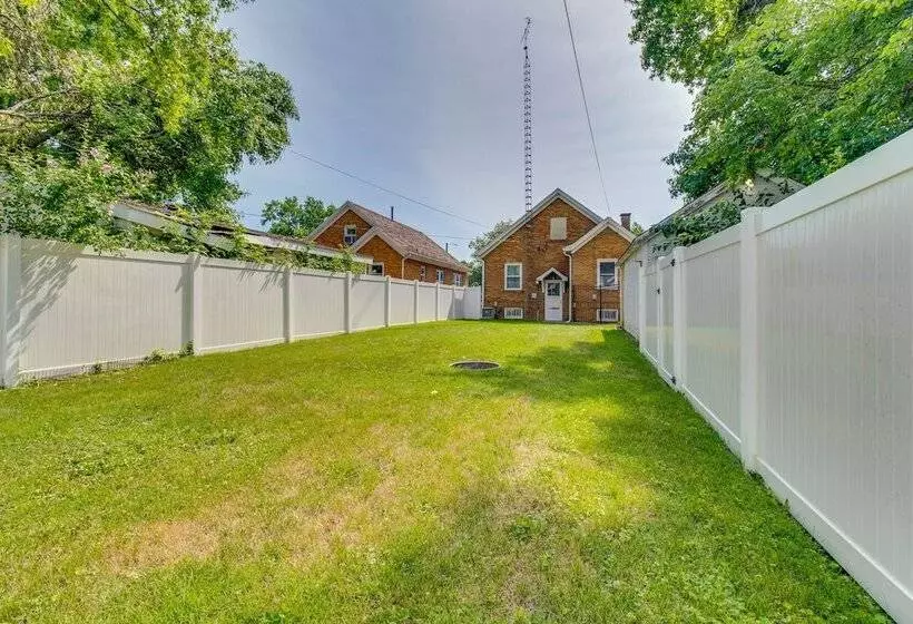 Charming Springfield Home: 2 Mi To Downtown