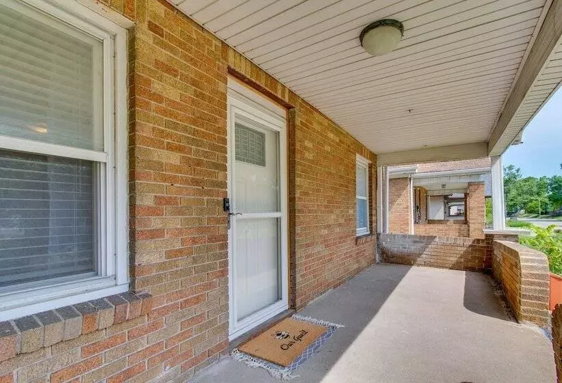 Charming Springfield Home: 2 Mi To Downtown