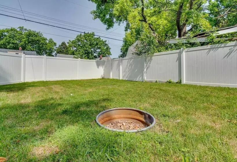 Charming Springfield Home: 2 Mi To Downtown