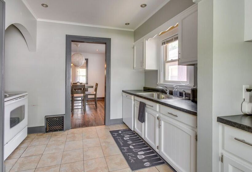 Charming Springfield Home: 2 Mi To Downtown