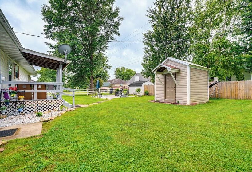 Charming St James Home Near Maramec Spring Park!