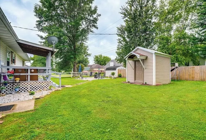 Charming St James Home Near Maramec Spring Park!