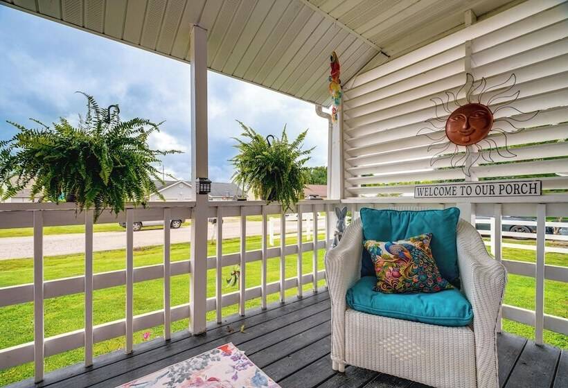 Charming St James Home Near Maramec Spring Park!