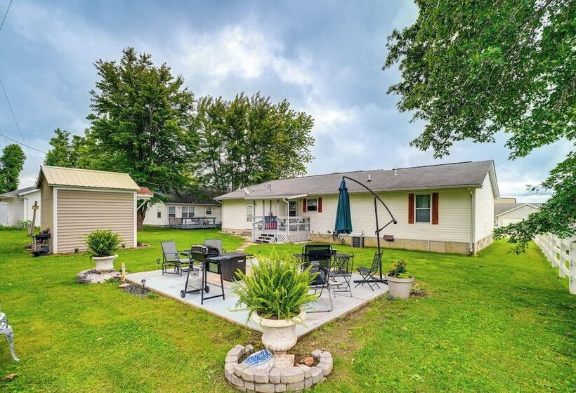 Charming St James Home Near Maramec Spring Park!