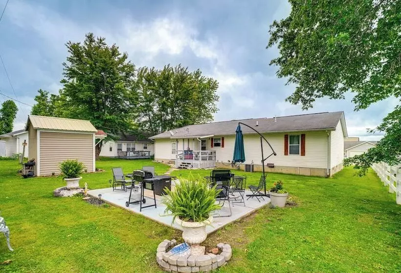 Charming St James Home Near Maramec Spring Park!