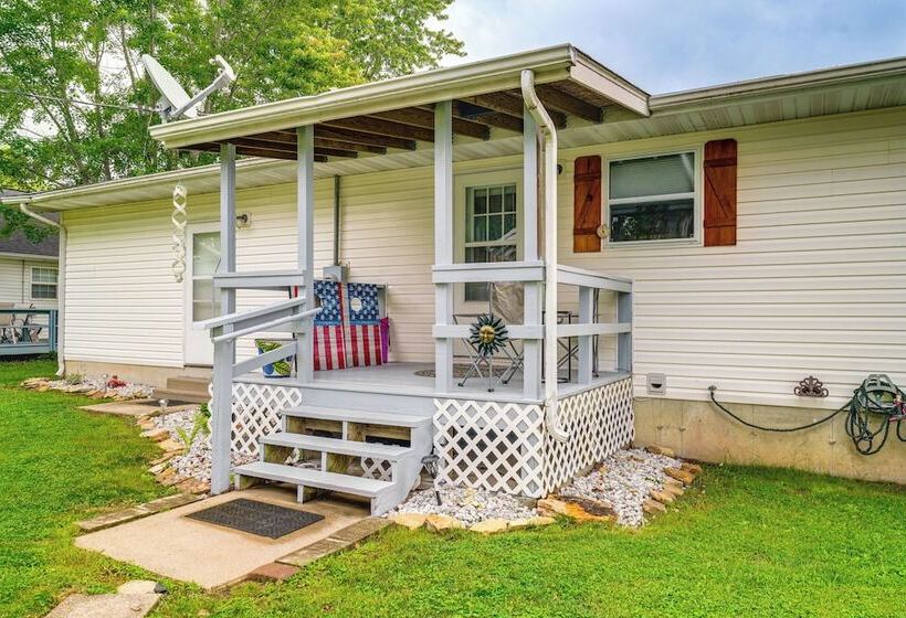 Charming St James Home Near Maramec Spring Park!