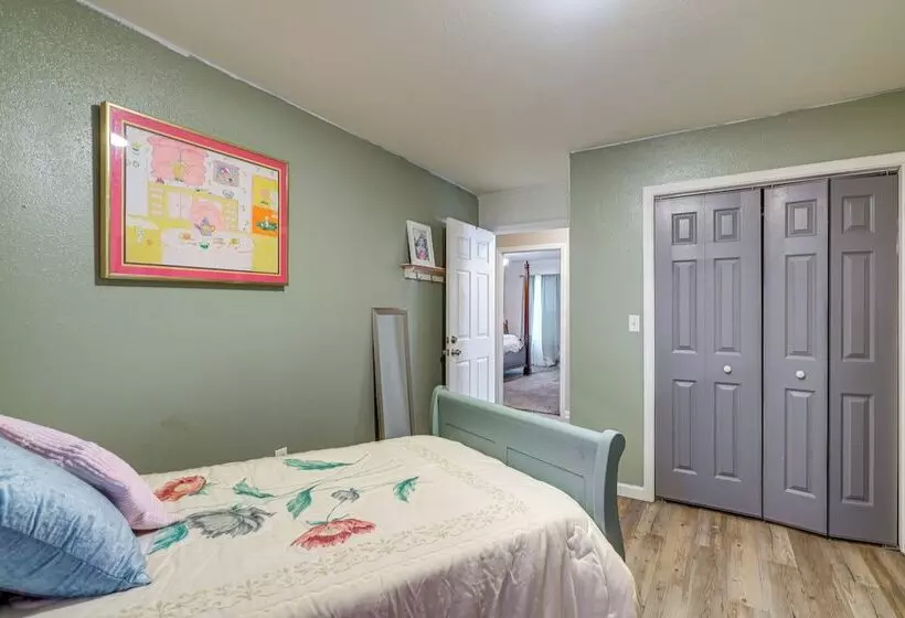 Charming St James Home Near Maramec Spring Park!