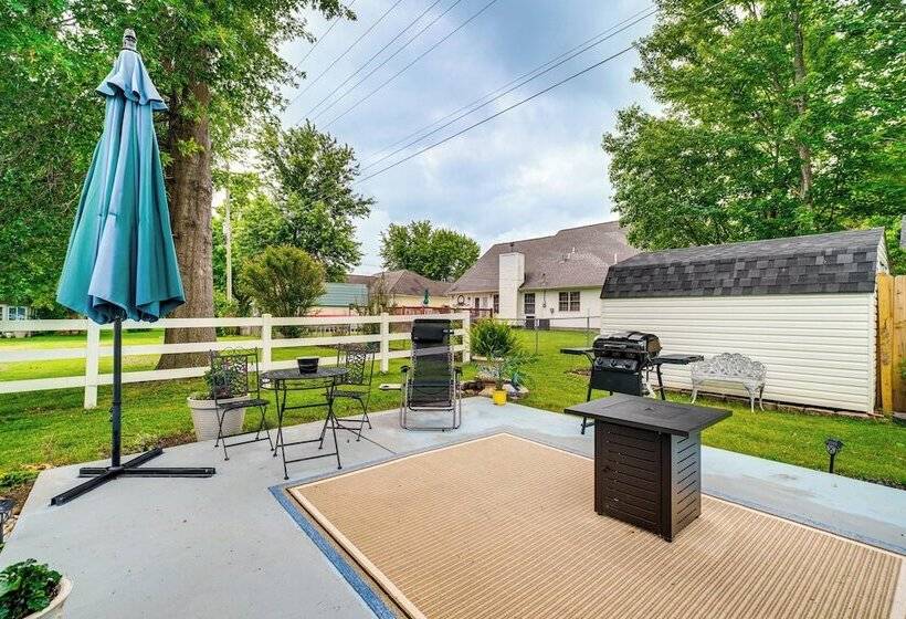 Charming St James Home Near Maramec Spring Park!