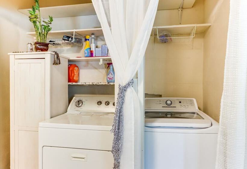 Charming St James Home Near Maramec Spring Park!