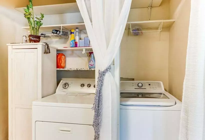 Charming St James Home Near Maramec Spring Park!