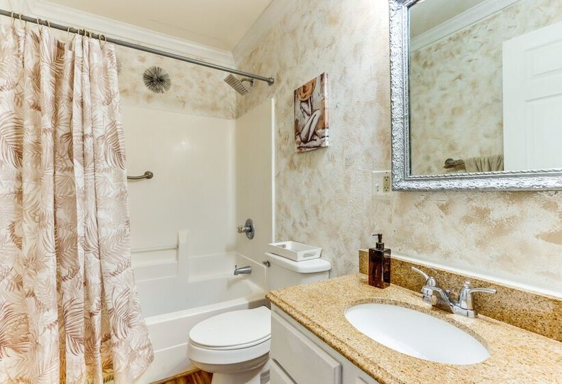 Charming St James Home Near Maramec Spring Park!