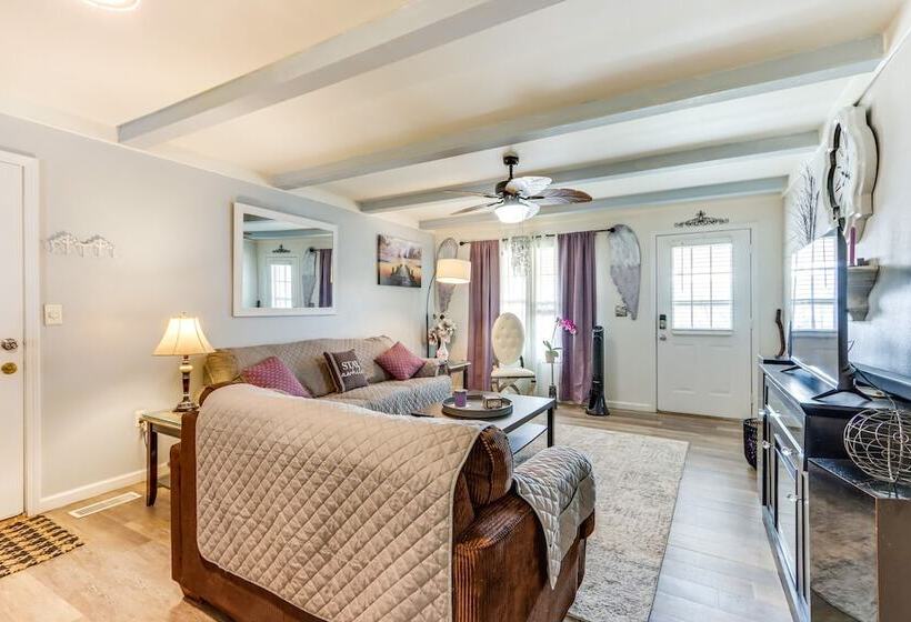 Charming St James Home Near Maramec Spring Park!