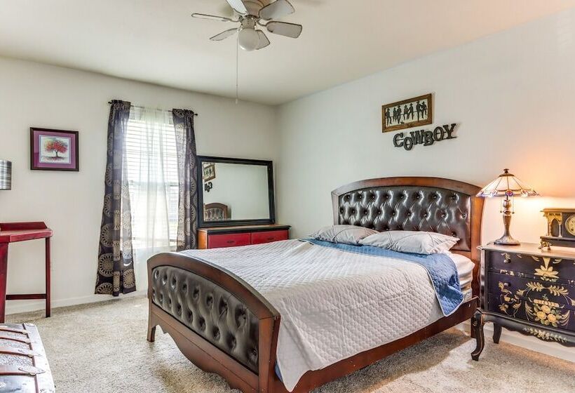 Charming St James Home Near Maramec Spring Park!