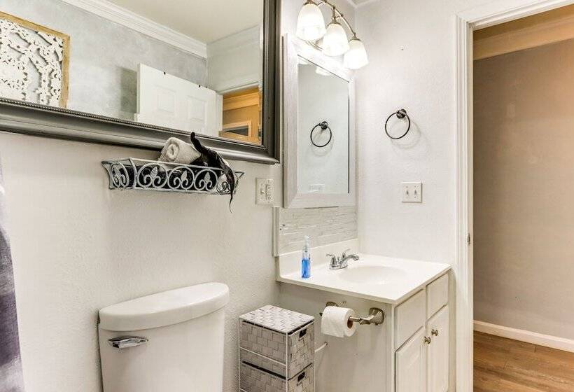 Charming St James Home Near Maramec Spring Park!