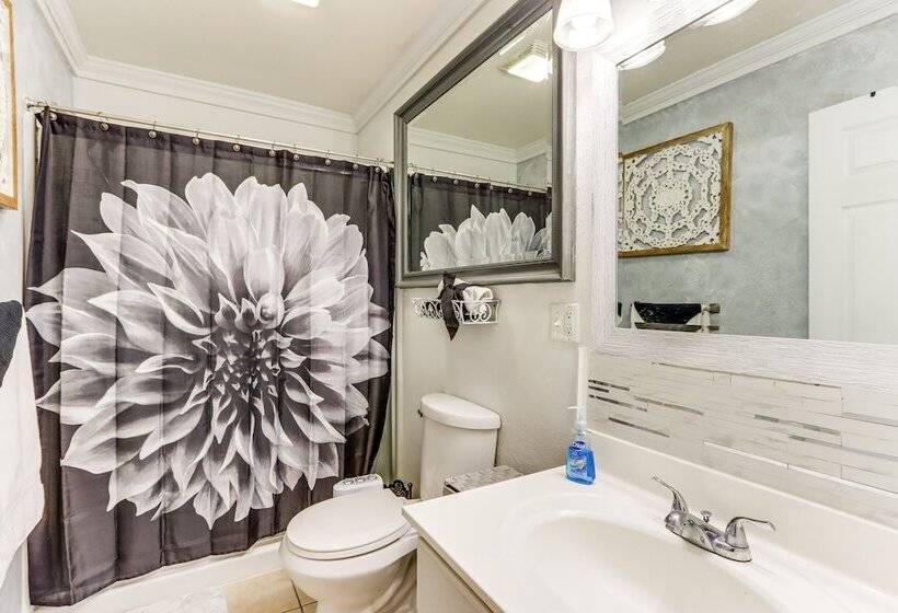 Charming St James Home Near Maramec Spring Park!