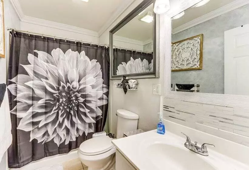 Charming St James Home Near Maramec Spring Park!