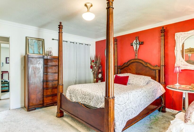 Charming St James Home Near Maramec Spring Park!