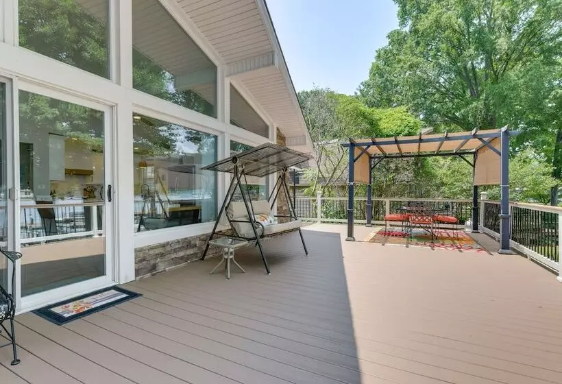 Commodore Bay Waterfront Home On Lake Norman!