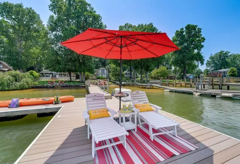 Commodore Bay Waterfront Home On Lake Norman!