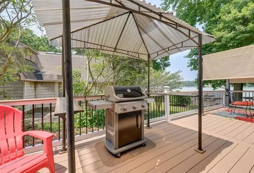 Commodore Bay Waterfront Home On Lake Norman!