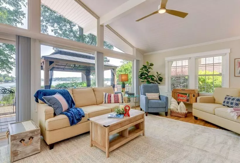 Commodore Bay Waterfront Home On Lake Norman!