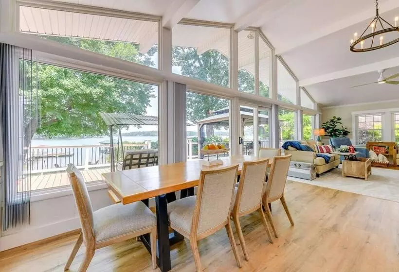 Commodore Bay Waterfront Home On Lake Norman!
