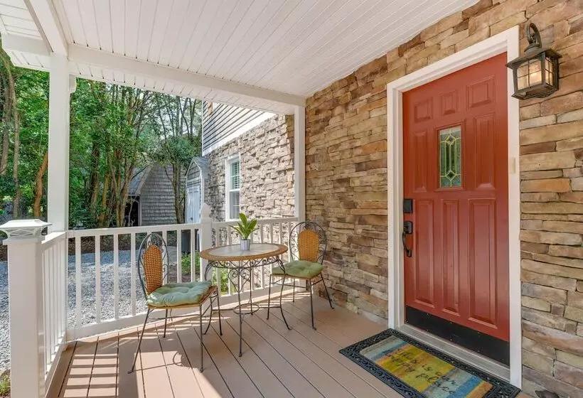 Commodore Bay Waterfront Home On Lake Norman!