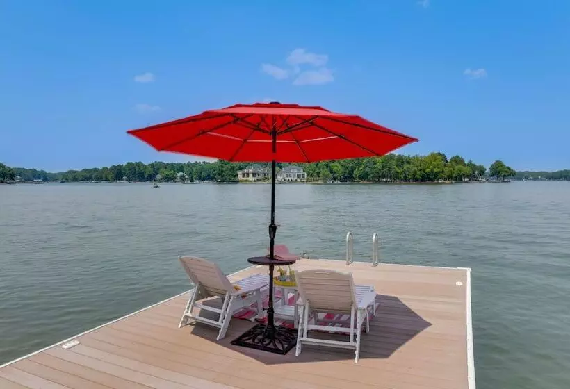 Commodore Bay Waterfront Home On Lake Norman!