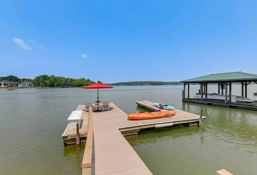 Commodore Bay Waterfront Home On Lake Norman!