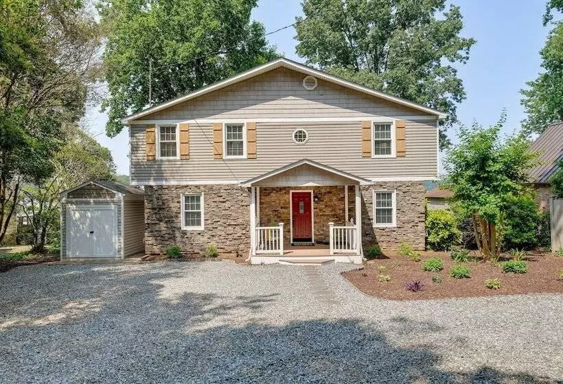 Commodore Bay Waterfront Home On Lake Norman!