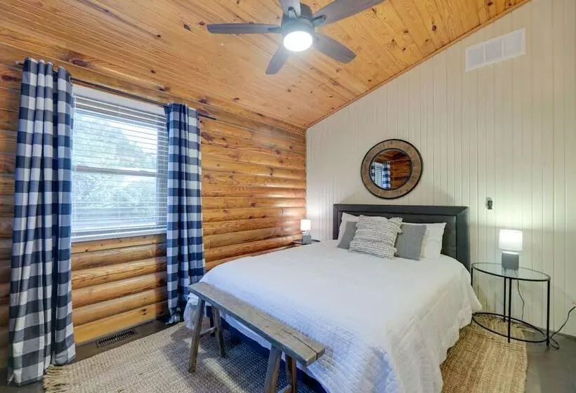 Cozy Brookville Home W/ Fire Pit & Deck!