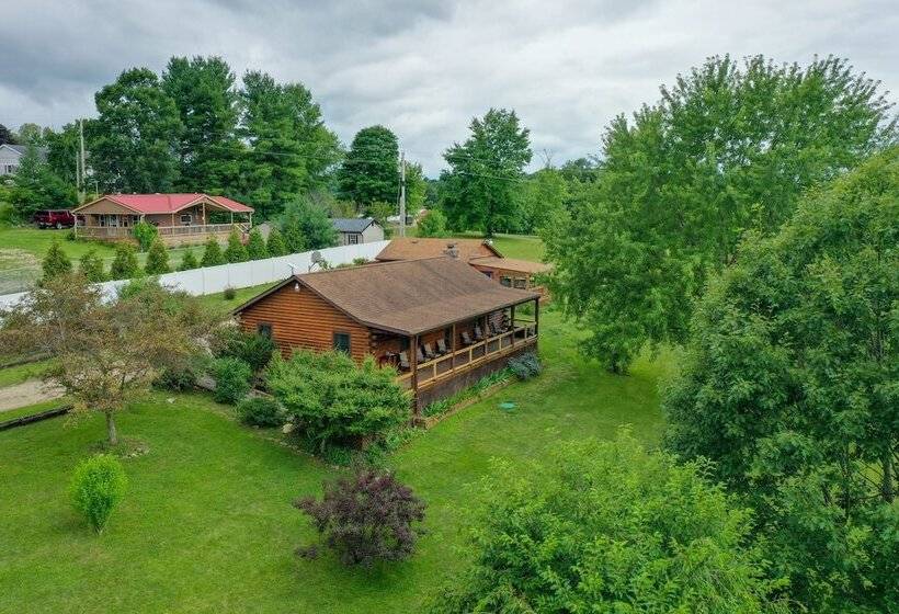 Cozy Brookville Home W/ Fire Pit & Deck!